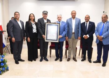 El Senado de la República reconoce a Fernando Villalona por sus 50 años en la música