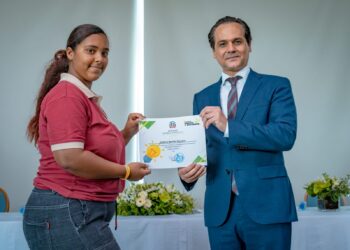 Senador dice capacitarse en nuevas tecnologías aporta mayores oportunidades a los jóvenes