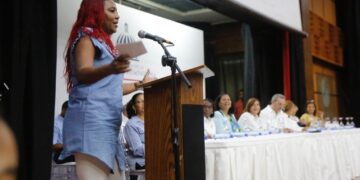 Abinader califica como “ejemplos en el mundo” a empleados sector salud