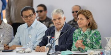 Vicepresidenta se reúne con más de 120 juntas de vecinos de Santiago Oeste