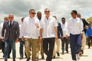 Presidente Abinader inaugura estación de pesaje de residuos sólidos en Higuey