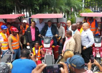 Alcalde Carlos Guzmán presenta moderna y nueva flotilla de motocicletas