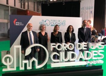 Alcaldesa Carolina Mejía destaca la recuperación de los espacios públicos en Foro de Ciudades en Madrid