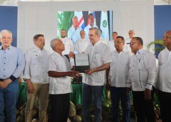 En menos de dos años  Abinader,   26,600 títulos de propiedad