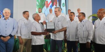 En menos de dos años  Abinader,   26,600 títulos de propiedad