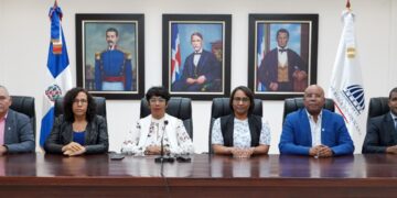 Comité de Compras y Contrataciones del MINERD envían comunicado sobre libros de texto