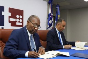 Indotel y UASD firman acuerdo que beneficia a cuatro provincias del país