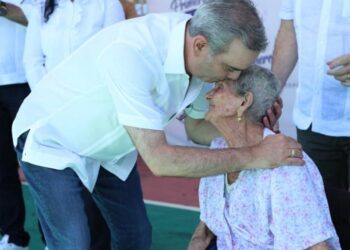 Presidente Abinader inaugura carretera Copeyito San Rafael en María Trinidad Sánchez