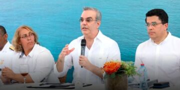 Abinader deja iniciado plan de reordenamiento y recuperación de Playa Palenque con una inversión de RD$90 millones