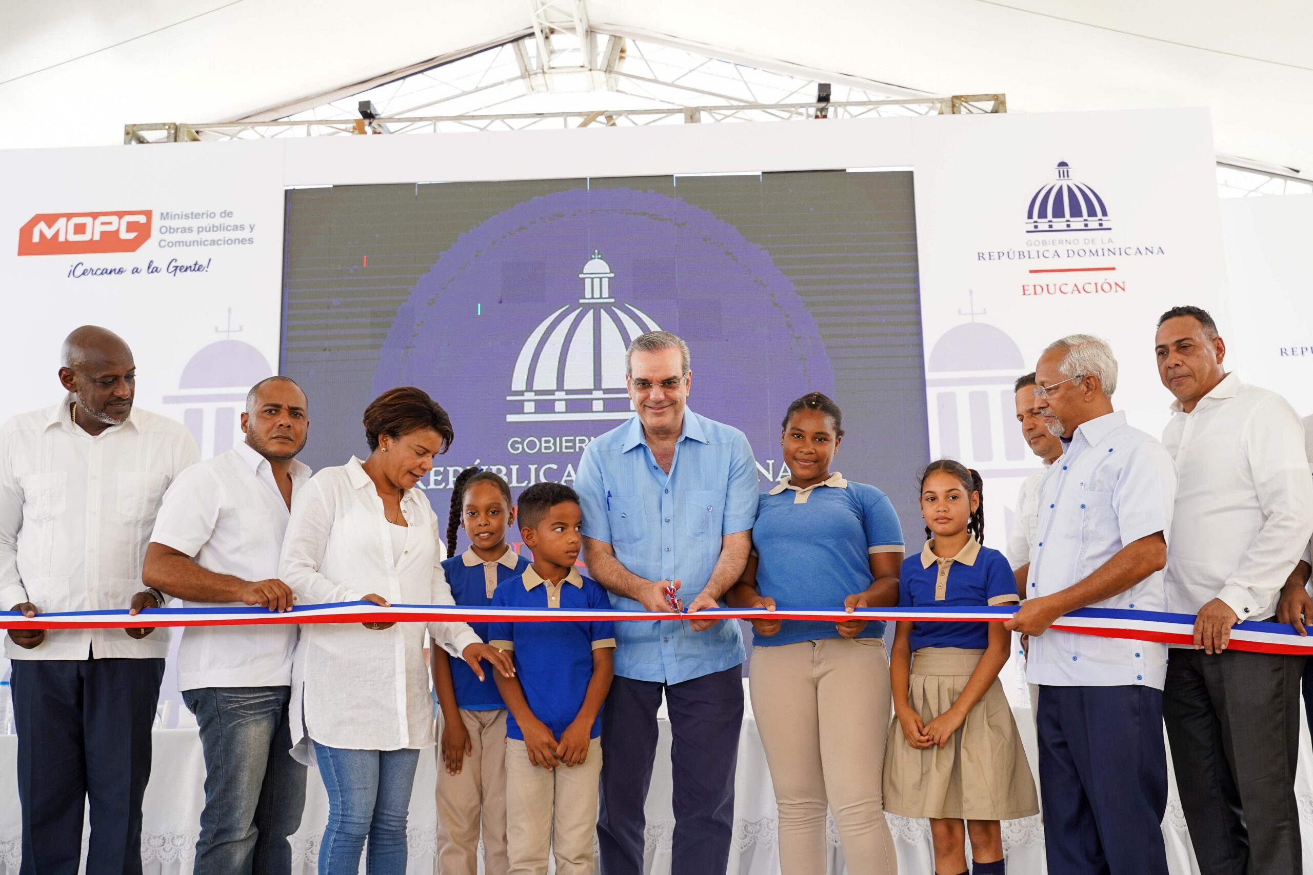 Presidente Abinader y ministro Hernández inauguran centro educativo en Monte Plata