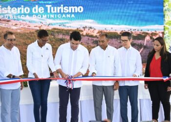 Ministro de Turismo inaugura dos obras en la playa de Macao por más de RD$53 millones