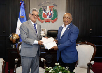 Cámara de Diputados recibe propuesta de modificación al Presupuesto que no incluye nuevas deudas