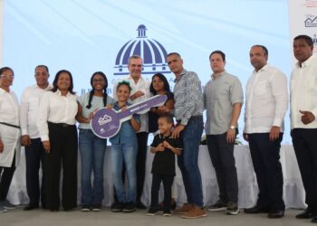 Con una inversión de mas 2.8 millones de pesos el presidente Abinader entrega 300 apartamentos  bajo el Plan Mi Vivienda-Hato Nuevo