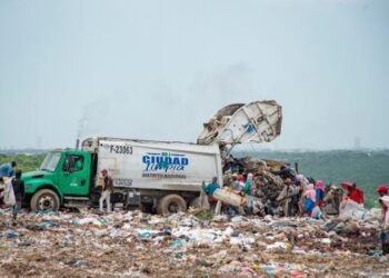 ADN: Acumulación desechos en estación de Villas Agrícolas se debe a trabajos en vertedero Duquesa