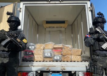 Investigan hallazgo de 95 paquetes presumiblemente de cocaina en Barahona