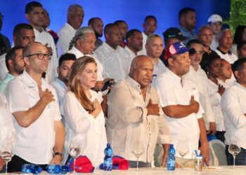 Movimienro perremeista Más Cambio juramenta 200 dirigentes del PLD y PRD