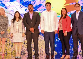 Atribuye estabilidad macroeconómica al aporte del turismo