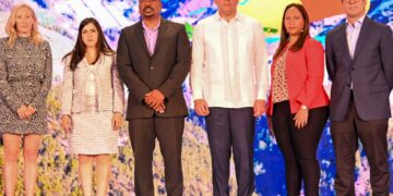 Atribuye estabilidad macroeconómica al aporte del turismo