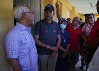 Ministro de Educación contacta daños causados por huracán Fiona en la región Este