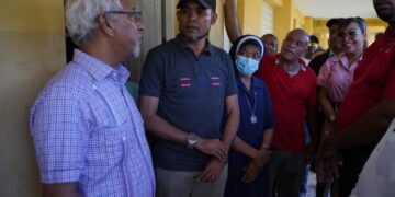 Ministro de Educación contacta daños causados por huracán Fiona en la región Este