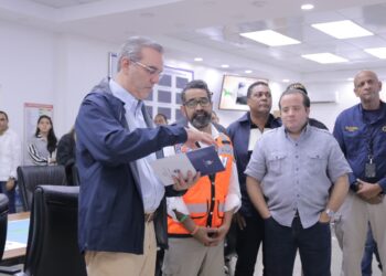 Presidente Abinader recibe informe de la Defensa Civil sobre los albergues y las personas evacuadas por los efectos de Fiona