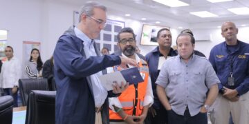 Presidente Abinader recibe informe de la Defensa Civil sobre los albergues y las personas evacuadas por los efectos de Fiona