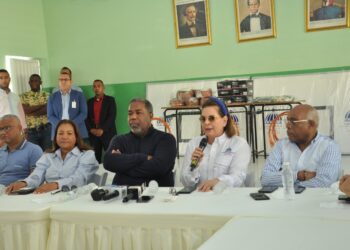 Gobierno entrega RD$ 50 millones en asistencia a moradores de La Caleta