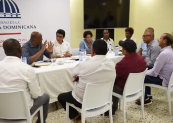 Ministro de Energía y Minas y director de la CAASD encabezan mesa de trabajo en Monte Plata