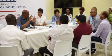 Ministro de Energía y Minas y director de la CAASD encabezan mesa de trabajo en Monte Plata