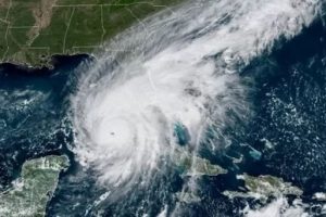 Con vientos 250 kilómetros/hora, Ian se acerca a costa Florida