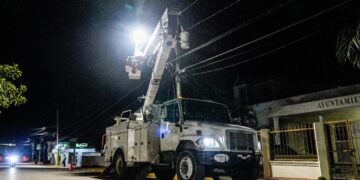 Edesur ilumina cuatro comunidades apartadas en el Cercado, impactando más de 8,000 familias