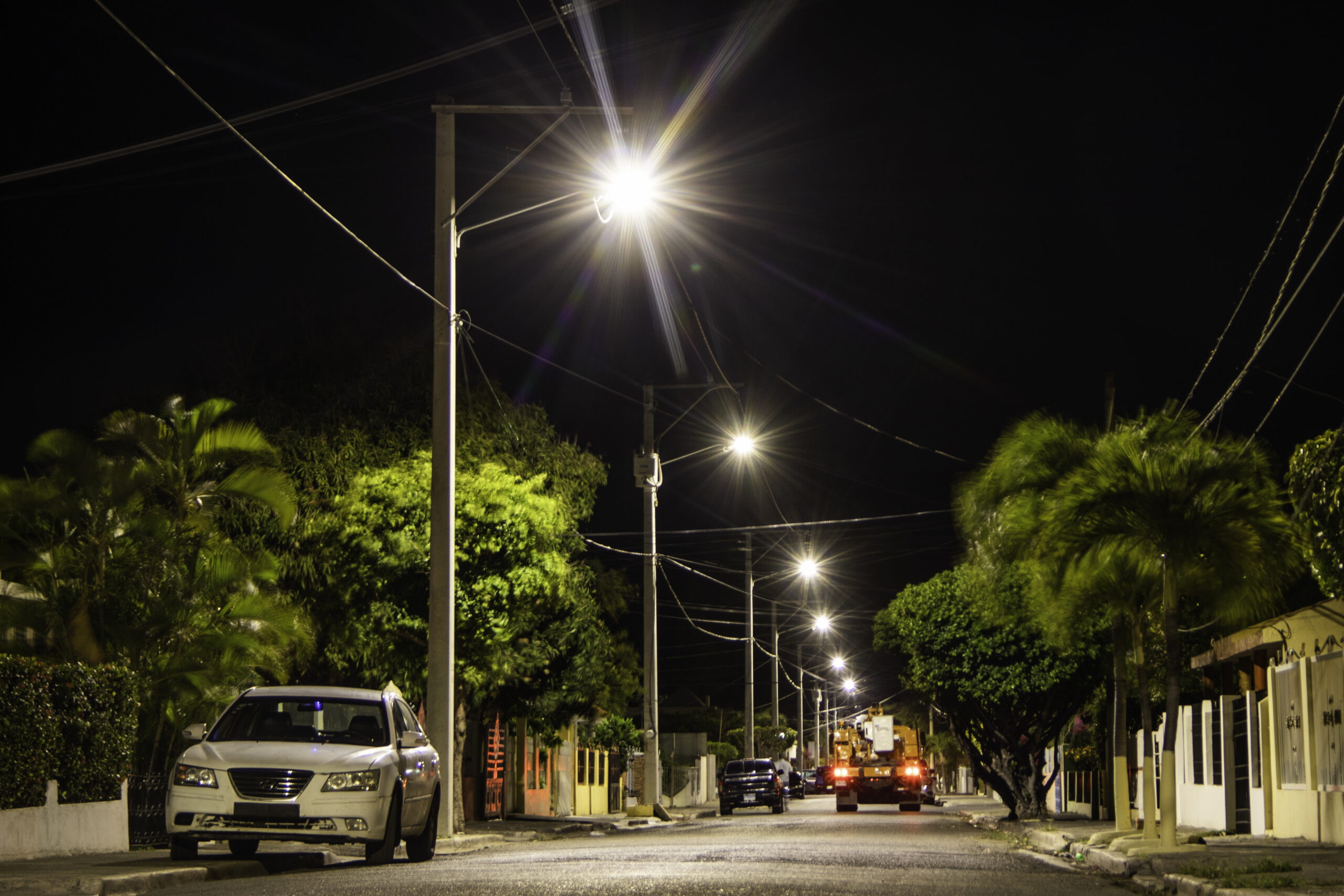 Edesur colocará 75 nuevos transformadores, decenas de luminarias y nuevas redes en Santa Rosa, Baní