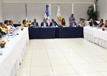 Mitur reúne a instituciones público-privadas para avanzar y formalizar  financiamiento de mipymes de Pedernales