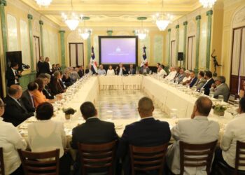 Gobierno hereda deuda de planteles escolares por más DE$3,000 millones