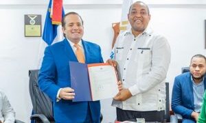 Ministro Paliza entrega más de 62 millones  para obras municipales de Santo Domingo Oeste