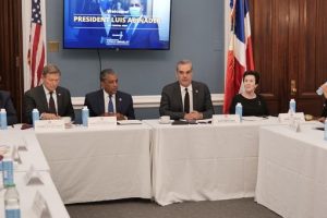 Presidente Abinader se reúne con congresistas norteamericanos en Washington