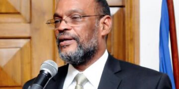 Ministro de Haití anuncia alza de combustibles en medio de crisis