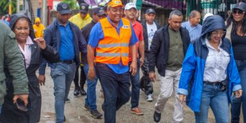 Alcalde José Andújar va en auxilio de familias afectadas por el huracán Fiona en Santo Domingo Oeste