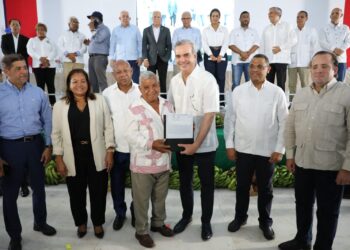Presidente Abinader: De 3,237 certificados de título para Los Guaricanos, SDN, entregaremos 1,727 este miércoles