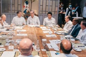 Presidente Abinader y ministro Collado se reúnen con representantes de líneas aéreas nacionales para convertir a República Dominicana en Hub Aéreo