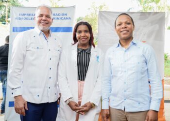 Edesur instala banco de transformadores en hospital municipal de Villa Altagracia