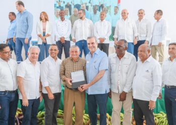 Presidente Abinader beneficia once mil personas con entrega de 2,765 certificados de títulos de viviendas y solares en Los Alcarrizos