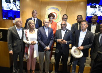 Diputados se trasladan a la DNCD para recorrer sus instalaciones y observar la manera en que operan