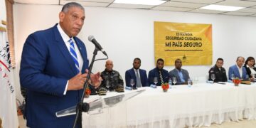 Interior y Policía recibe 152 armas ilegales incautadas como pruebas de delito en Santo Domingo Este