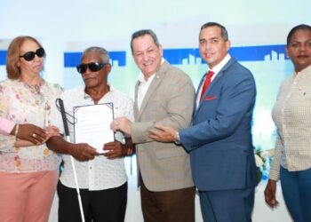 Promipyme entrega  RD$23.2 millones a micro empresarios de  Haina y El Carril 