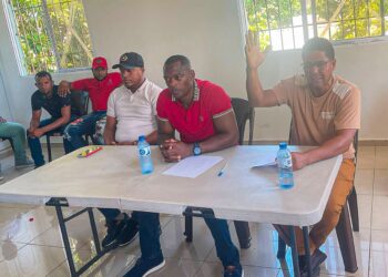 Directivos de Fenatrano advierten a choferes por manejo temerario y violación a cronograma de ruta