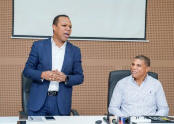 Milton Morrison se reúne con banilejos para tratar facturación y avances del proyecto de rehabilitación de redes