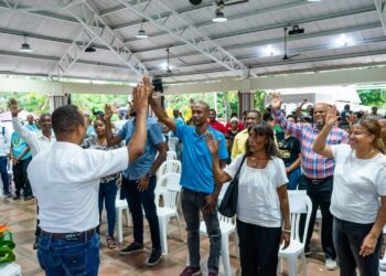 Milton Morrison juramenta cientos de personas del PRD y PLD en los Alcarrizos