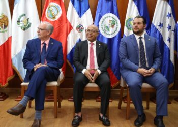 Alfredo Pacheco destaca importancia del turismo para desarrollo del país