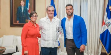 Presidente Luis Abinader recibe en el Palacio Nacional a Nelson Cruz